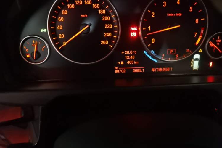 Used BMW X5 2014 xDrive35i Leading Model Odometer Close Up