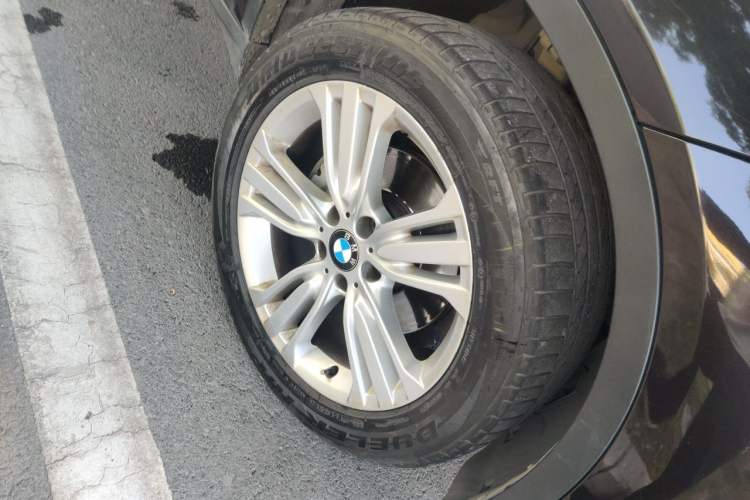 Used BMW X5 2014 xDrive35i Elegant Edition Right Front Wheel Hub
