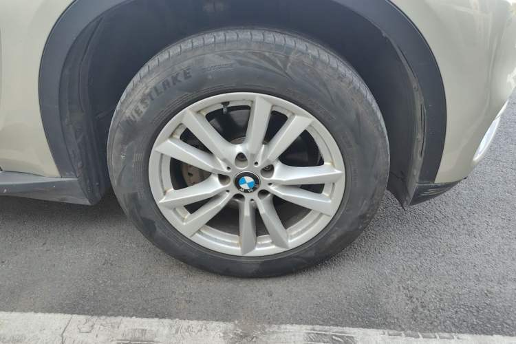 Used BMW X5 2014 xDrive35i Elegant Edition Right Front Wheel Hub