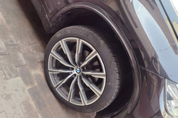 Used BMW X5 2014 xDrive35i Elegant Edition Right Front Wheel Hub