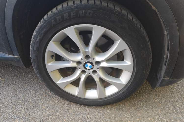 Used BMW X5 2014 xDrive35i Elegant Edition Right Front Wheel Hub