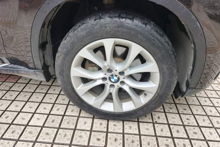 Used BMW X5 2014 xDrive35i Elegant Edition Right Front Wheel Hub