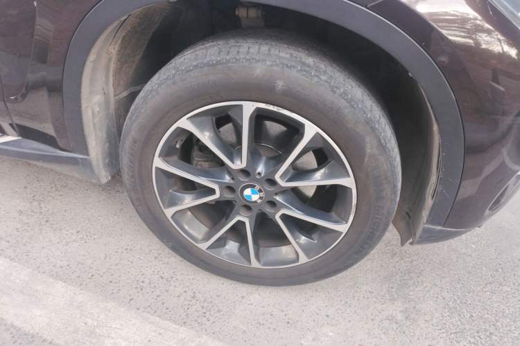 Used BMW X5 2014 xDrive35i Elegant Edition Right Front Wheel Hub