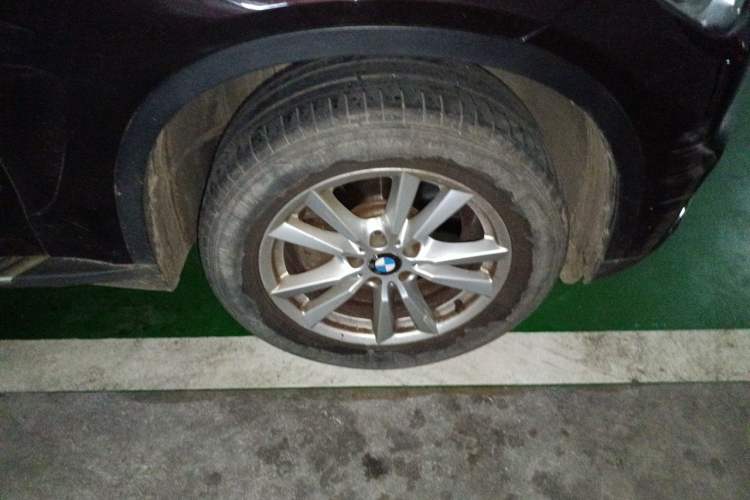 Used BMW X5 2014 xDrive35i Elegant Edition Right Front Wheel Hub