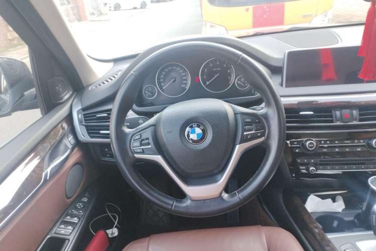 Used BMW X5 2014 xDrive35i Elegant Edition Steering Wheel