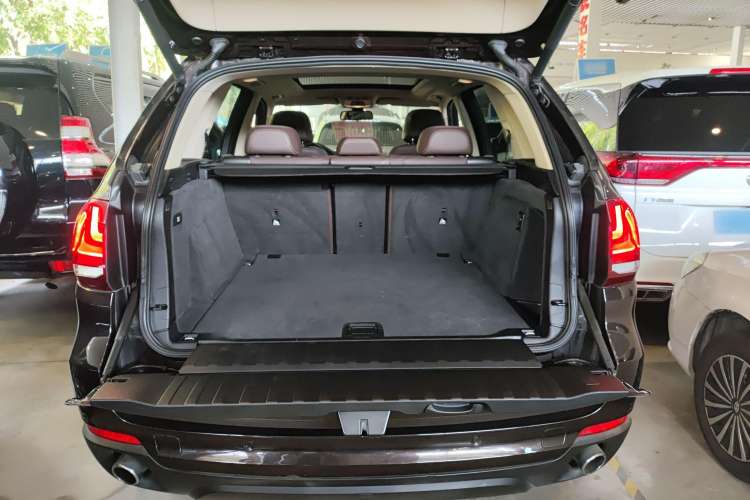 Used BMW X5 2014 xDrive35i Elegant Edition Trunk
