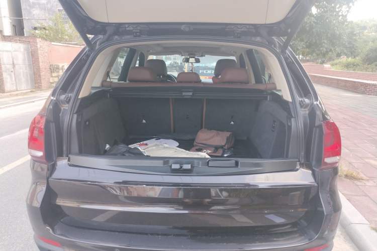 Used BMW X5 2014 xDrive35i Elegant Edition Trunk