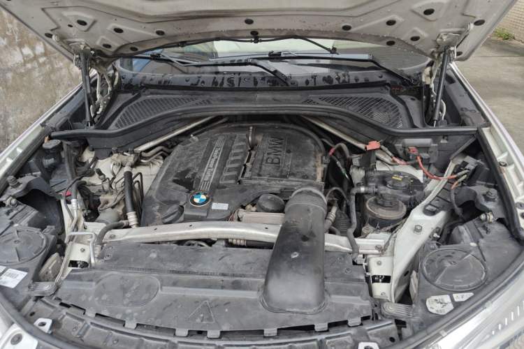 Used BMW X5 2014 xDrive35i Leading Model Engine Bay