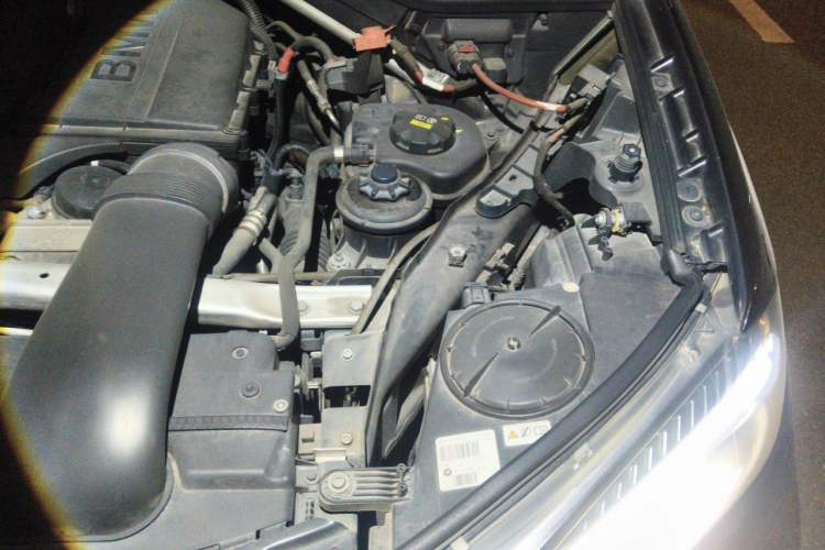 Used BMW X5 2014 xDrive35i Leading Model Engine Bay Left
