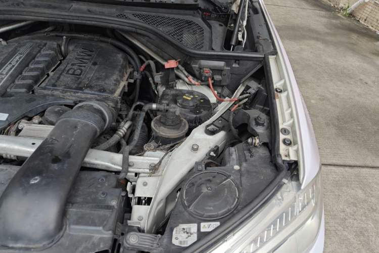 Used BMW X5 2014 xDrive35i Leading Model Engine Bay Left