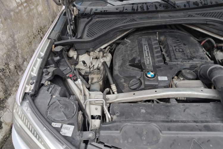 Used BMW X5 2014 xDrive35i Leading Model Engine Bay Right