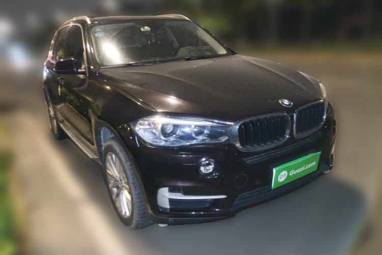 Used BMW X5 2014 xDrive35i Leading Model Front Right 45 Deg