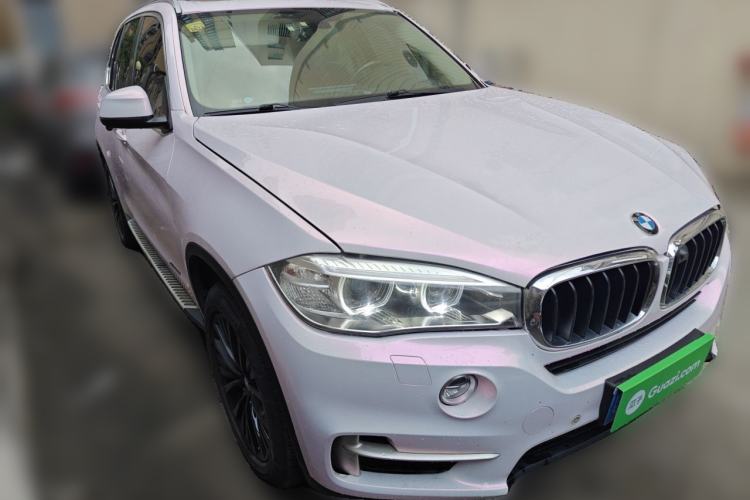 Used BMW X5 2014 xDrive35i Leading Model Front Right 45 Deg