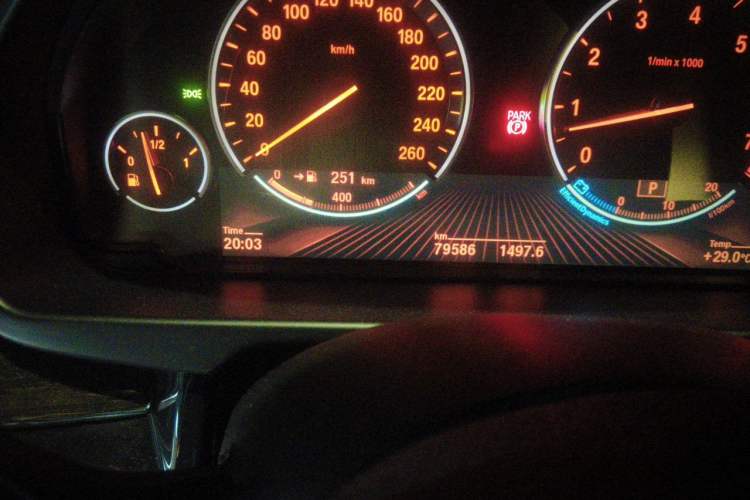 Used BMW X5 2014 xDrive35i Leading Model Odometer Close Up
