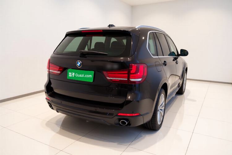Used BMW X5 2014 xDrive35i Leading Model Rear Right 45 Deg