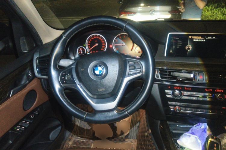 Used BMW X5 2014 xDrive35i Leading Model Steering Wheel