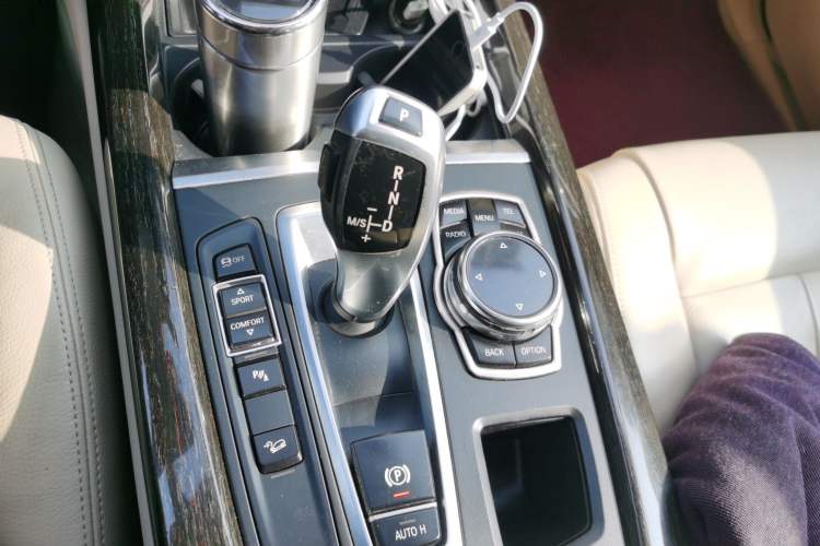 Used BMW X5 2014 xDrive35i Elegant Edition Gear Lever