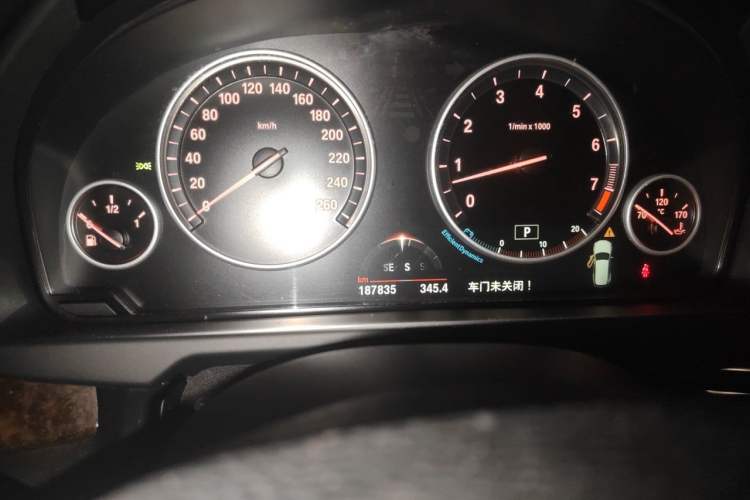 Used BMW X5 2014 xDrive35i Elegant Edition Odometer Close Up