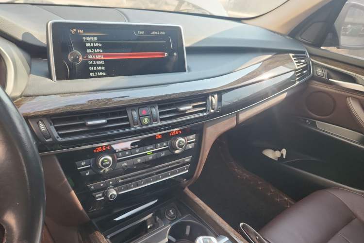 Used BMW X5 2014 xDrive35i Luxury Edition Audio And AC Panel