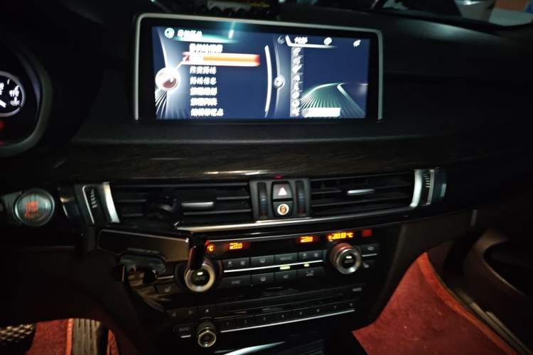 Used BMW X5 2014 xDrive35i Luxury Edition Audio And AC Panel