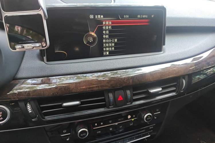 Used BMW X5  Audio And AC Panel