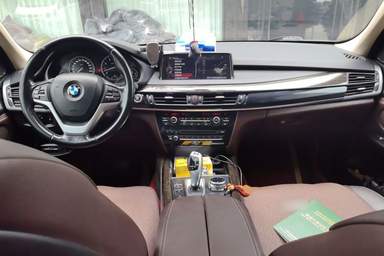Used BMW X5 2014 xDrive35i Leading Model Center Console