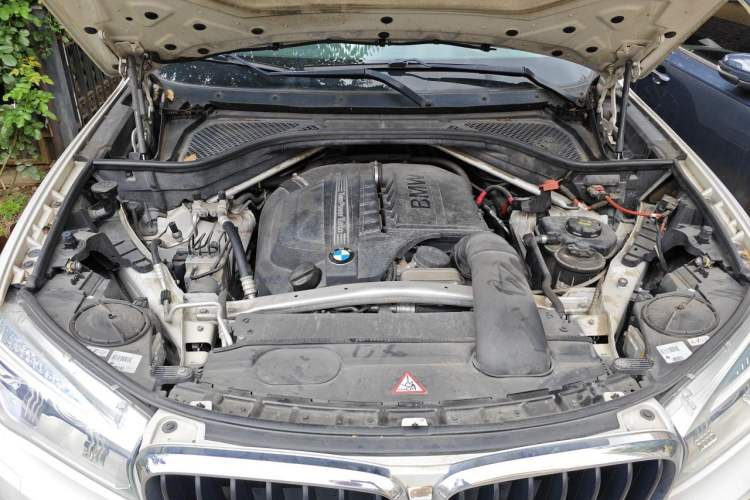 Used BMW X5 2014 xDrive35i Leading Model Engine Bay