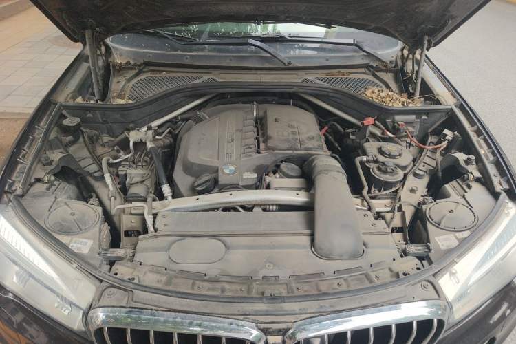 Used BMW X5 2014 xDrive35i Leading Model Engine Bay