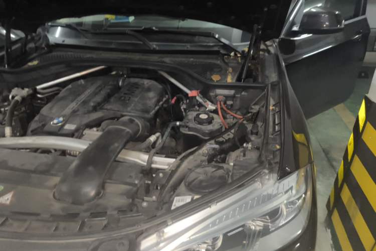 Used BMW X5 2014 xDrive35i Elegant Edition Engine Bay Left