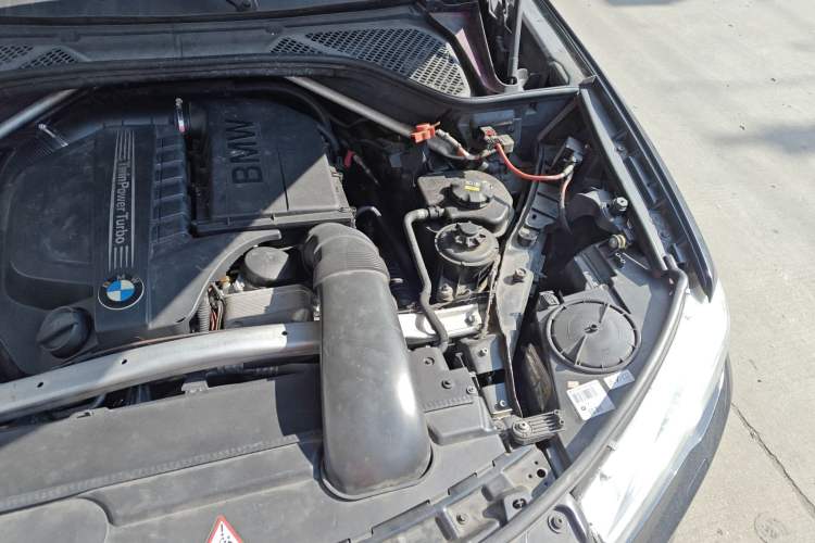 Used BMW X5 2014 xDrive35i Leading Model Engine Bay Left