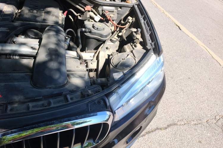 Used BMW X5 2014 xDrive35i Elegant Edition Engine Bay Left