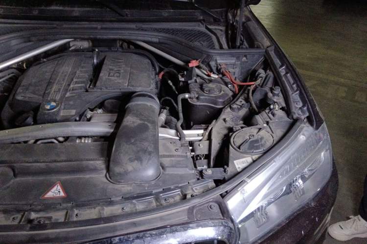 Used BMW X5 2014 xDrive35i Elegant Edition Engine Bay Left
