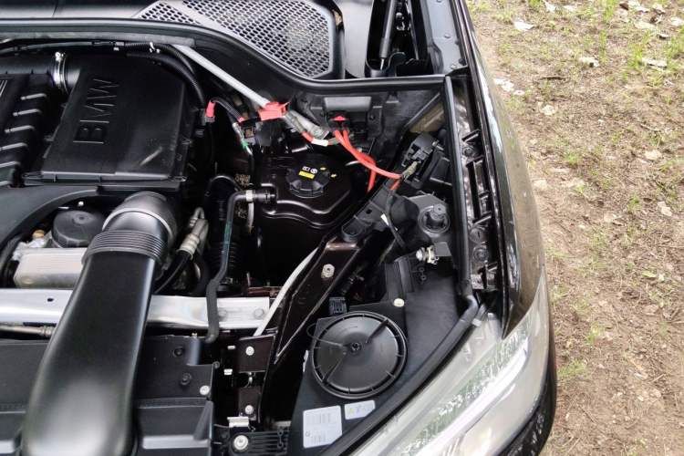 Used BMW X5 2014 xDrive35i Elegant Edition Engine Bay Left