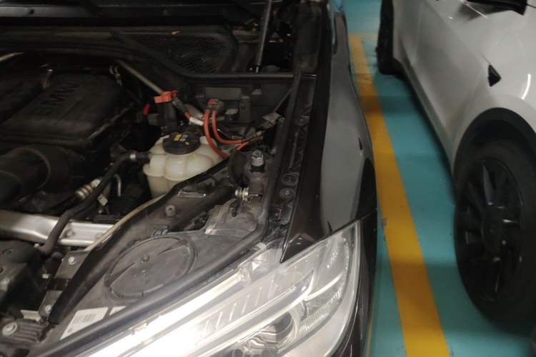 Used BMW X5 2014 xDrive35i Elegant Edition Engine Bay Left