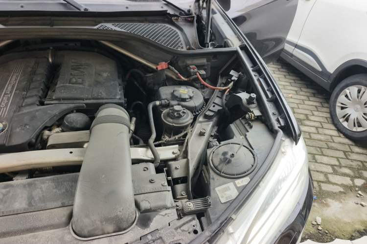 Used BMW X5 2014 xDrive35i Luxury Edition Engine Bay Left