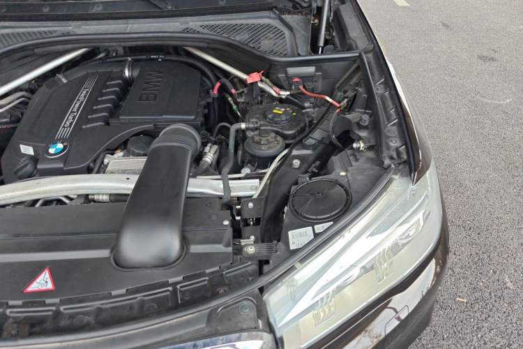 Used BMW X5 2014 xDrive35i Elegant Edition Engine Bay Left