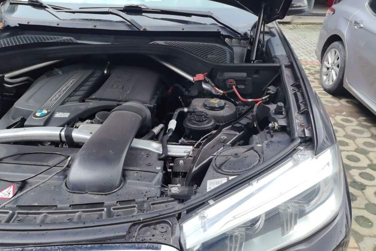 Used BMW X5 2014 xDrive35i Leading Model Engine Bay Left