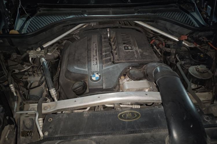 Used BMW X5 2014 xDrive35i Luxury Edition Engine Bay
