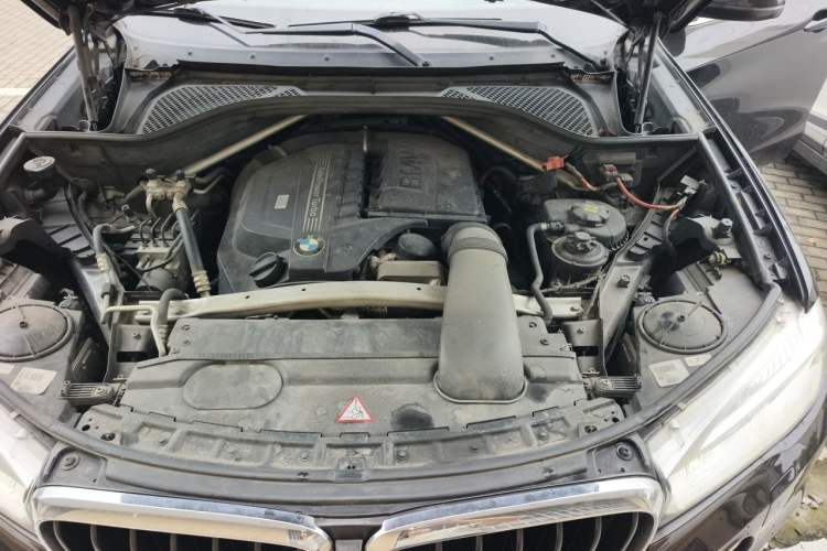 Used BMW X5 2014 xDrive35i Luxury Edition Engine Bay