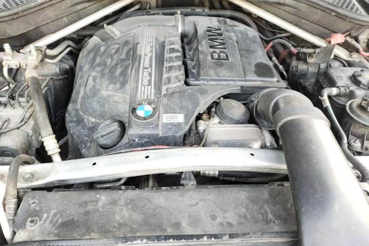 Used BMW X5 2014 xDrive35i Leading Model Engine Bay