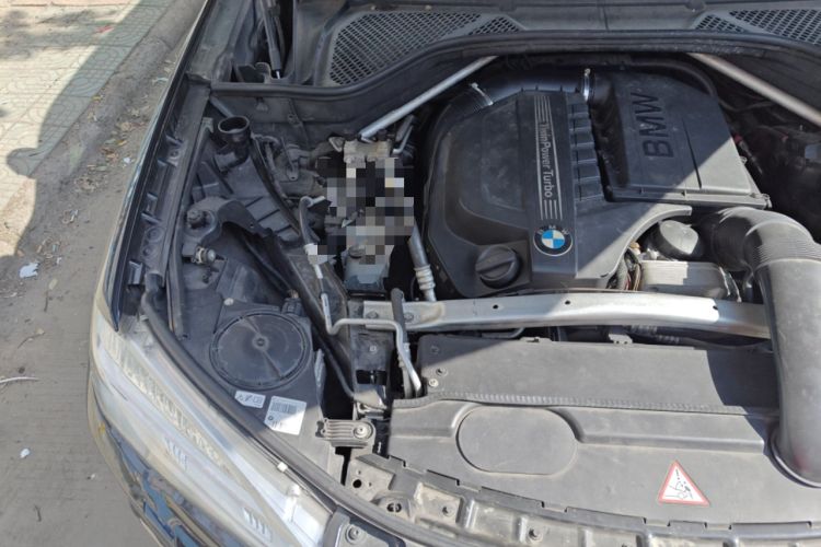 Used BMW X5 2014 xDrive35i Leading Model Engine Bay Right