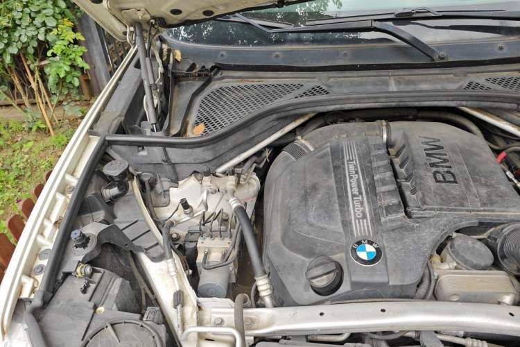 Used BMW X5 2014 xDrive35i Leading Model Engine Bay Right