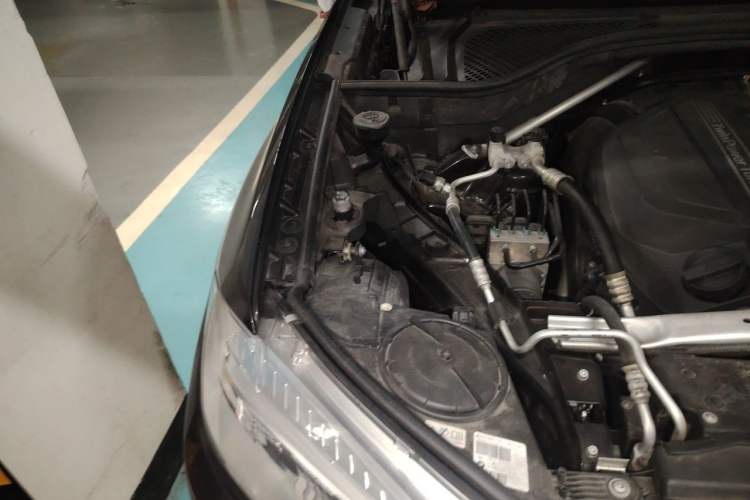 Used BMW X5 2014 xDrive35i Elegant Edition Engine Bay Right