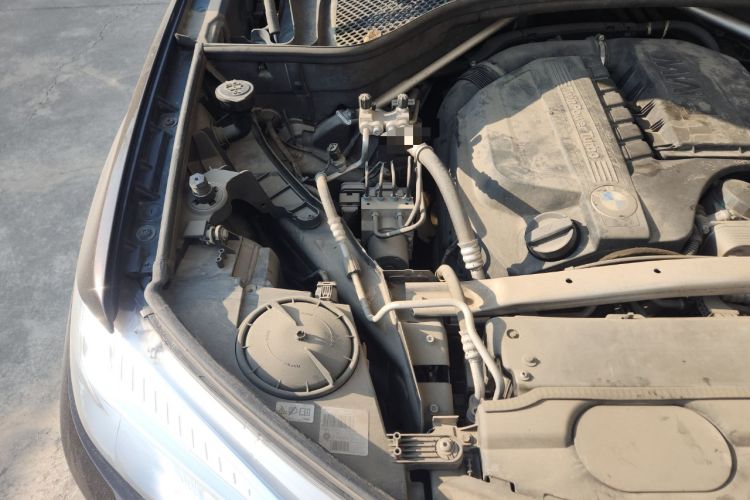 Used BMW X5 2014 xDrive35i Luxury Edition Engine Bay Right