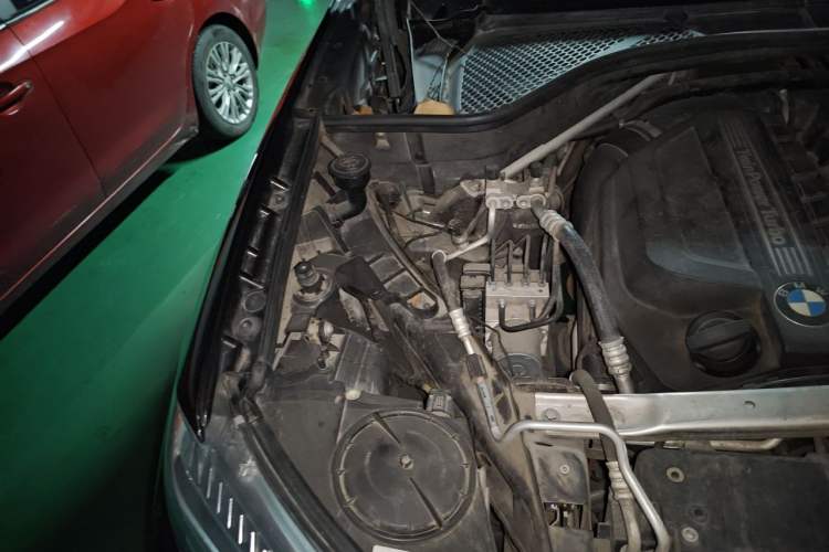 Used BMW X5 2014 xDrive35i Luxury Edition Engine Bay Right