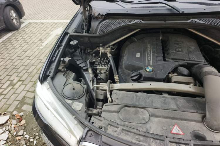 Used BMW X5 2014 xDrive35i Luxury Edition Engine Bay Right