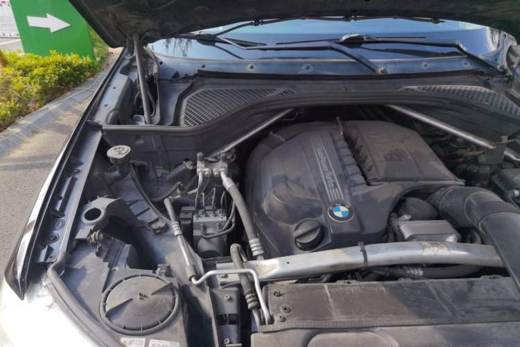 Used BMW X5 2014 xDrive35i Elegant Edition Engine Bay Right