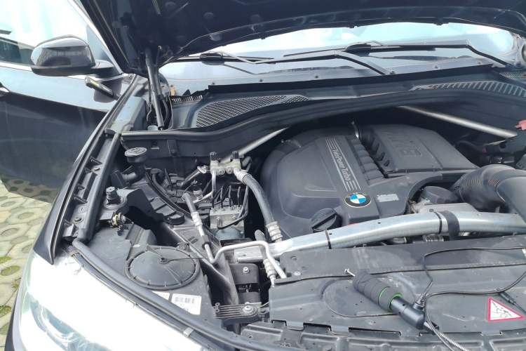 Used BMW X5 2014 xDrive35i Leading Model Engine Bay Right