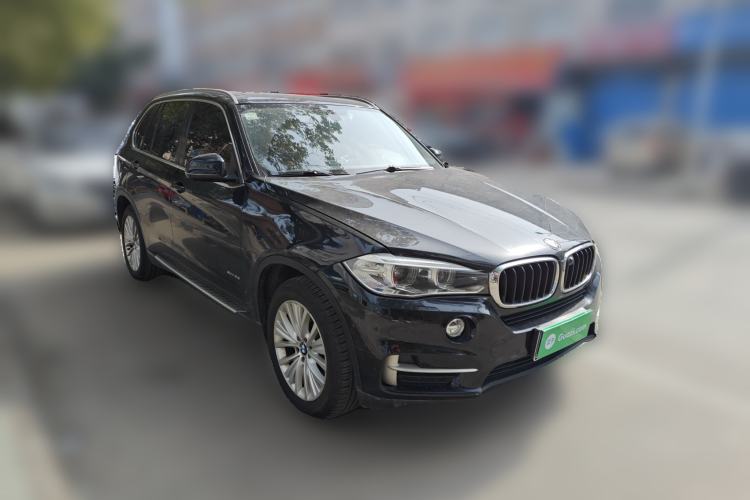 Used BMW X5 2014 xDrive35i Leading Model Front Right 45 Deg