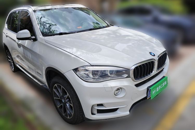 Used BMW X5 2014 xDrive35i Leading Model Front Right 45 Deg